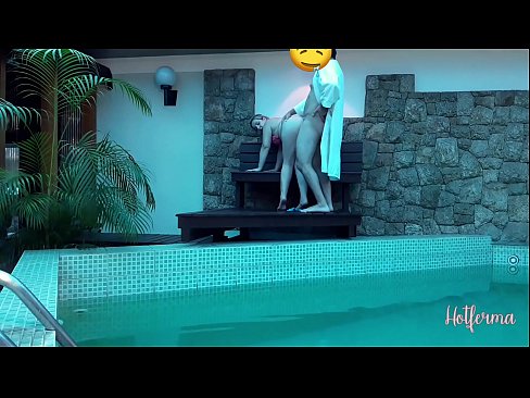❤️ Bosi fton shërbëtoren në pishinë, por nuk mundi t'i rezistonte një nxehtësie ️ Video seksi tek ne sq.xxxtun.ru ❌❤